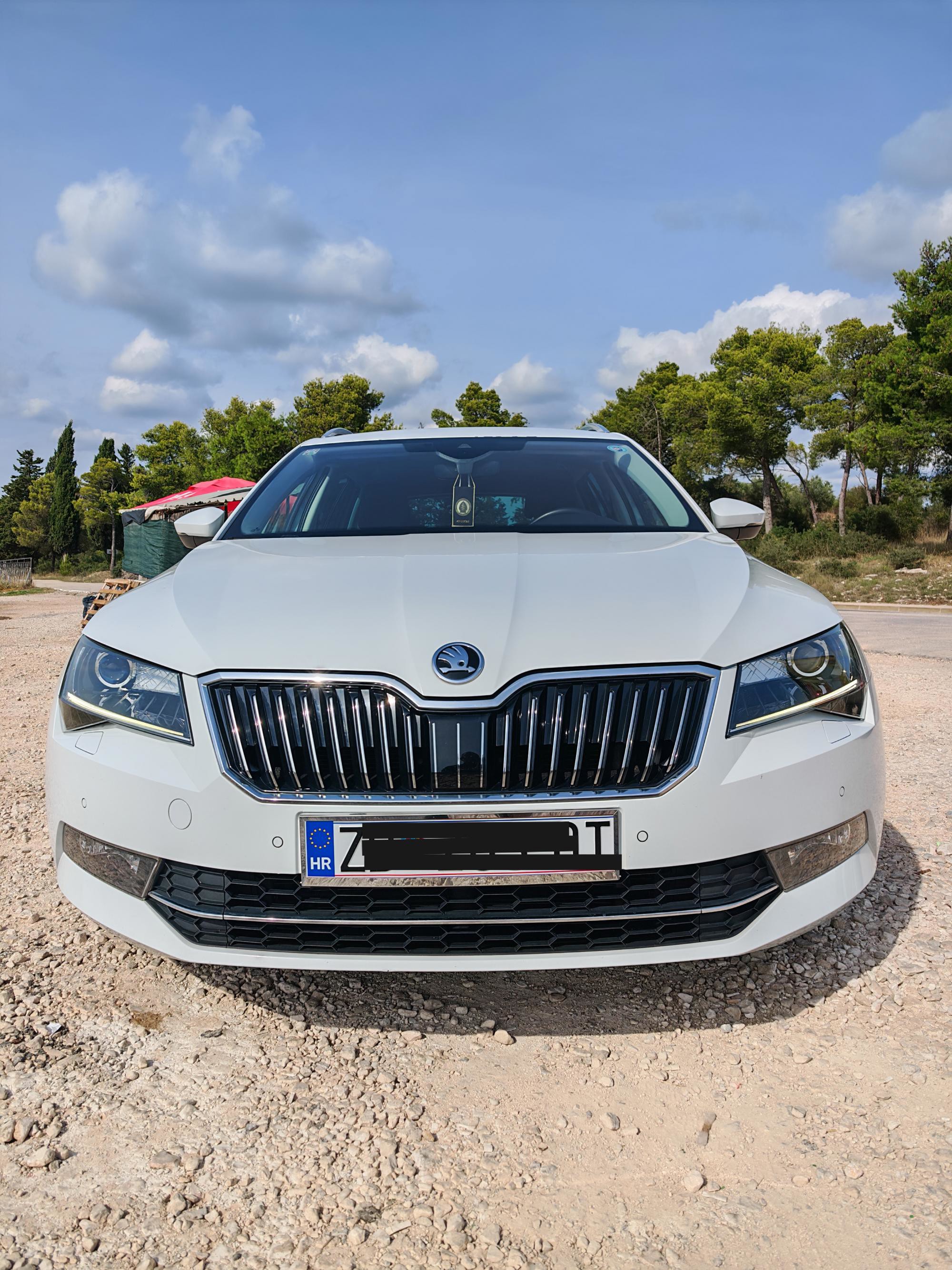ŠKODA SUPERB 2.0, fotografija 2