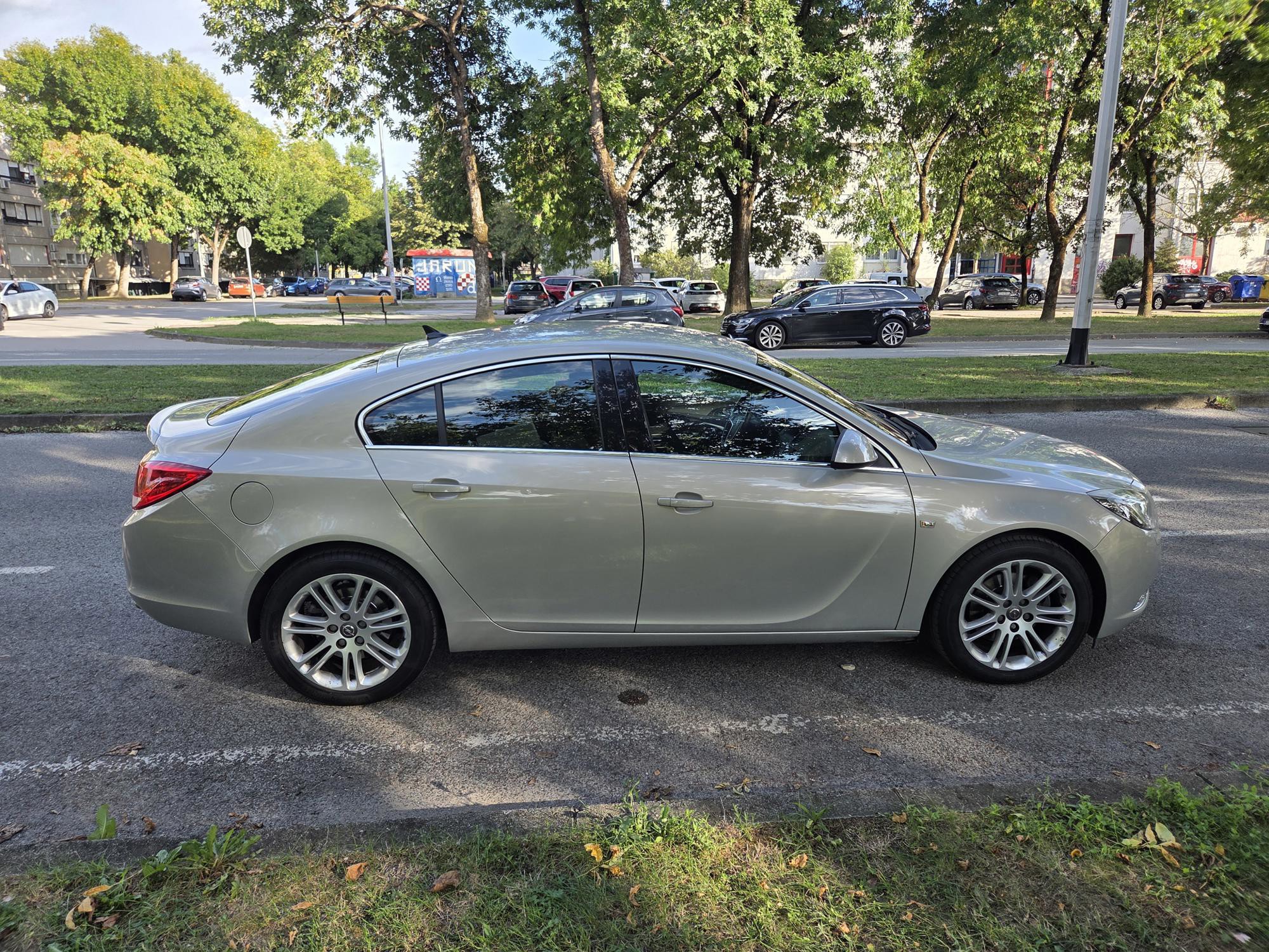 OPEL INSIGNIA 1.6 16V | 2010. | 147.000 km | PRVI VLASNIK | SERVISNA | KAO NOVI, fotografija 4