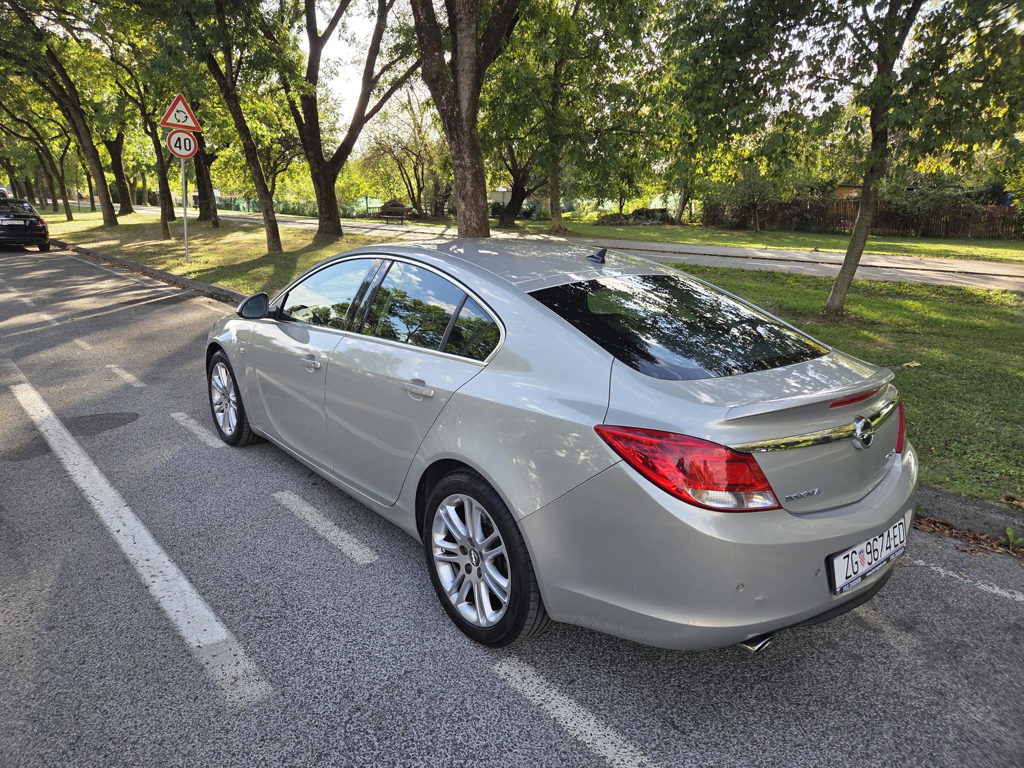 OPEL INSIGNIA 1.6 16V | 2010. | 147.000 km | PRVI VLASNIK | SERVISNA | KAO NOVI, fotografija 3