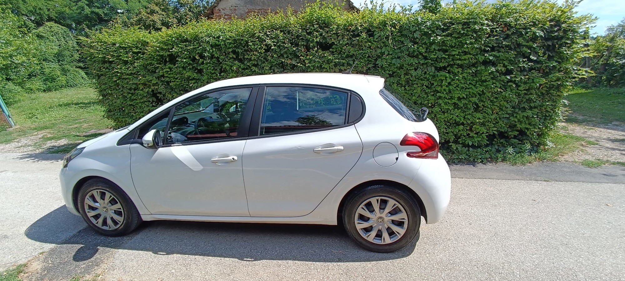 Peugeot 208 1.2, registriran, Veliki servis, fotografija 2