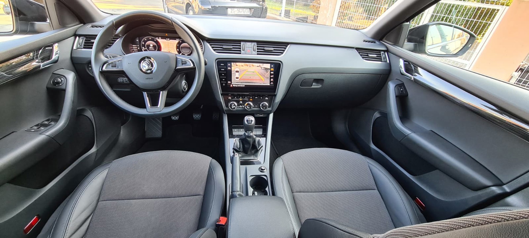 Škoda Octavia 1.6 TDI-FULL BUSINES OPREMA,Panorama,Virtualni cockpit,Navigacija,Kamera, fotografija 10