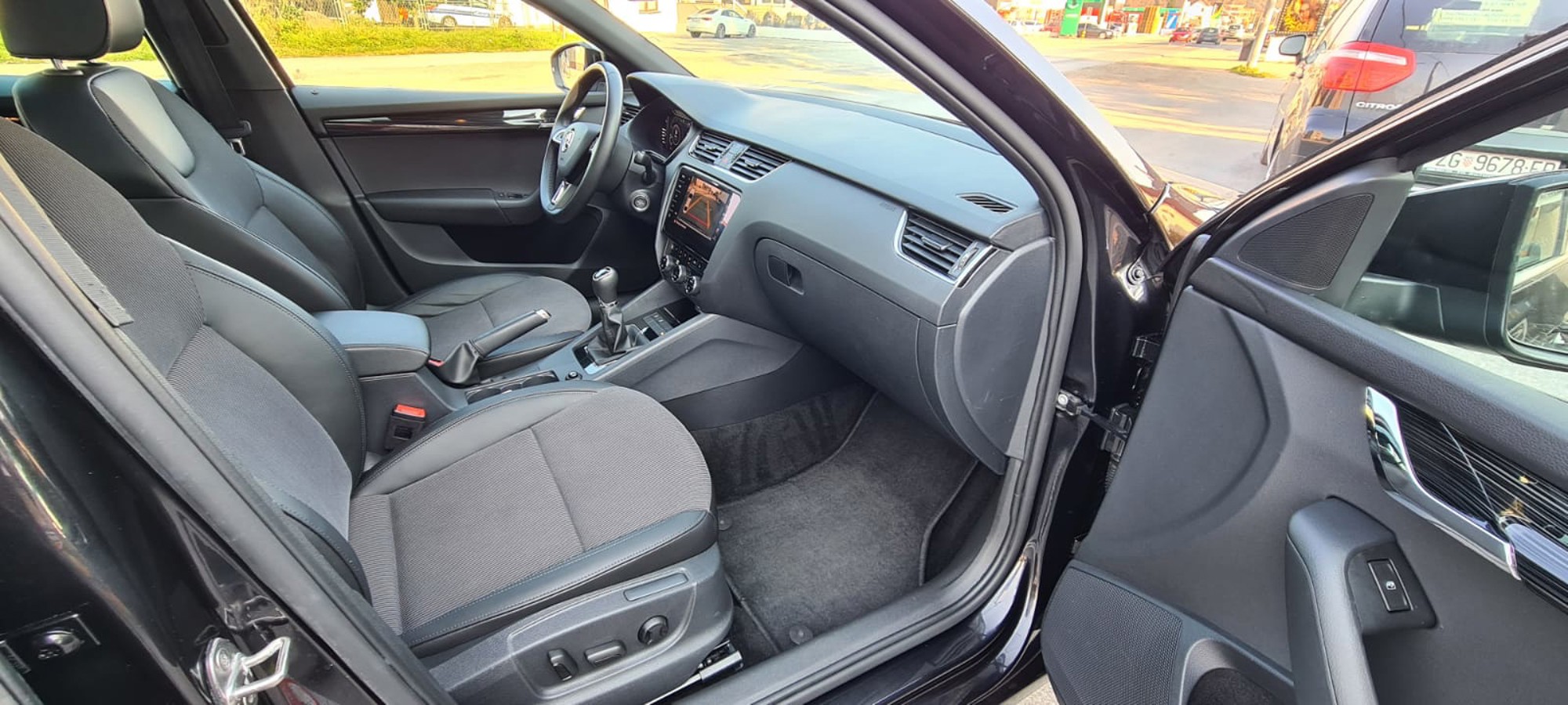 Škoda Octavia 1.6 TDI-FULL BUSINES OPREMA,Panorama,Virtualni cockpit,Navigacija,Kamera, fotografija 7