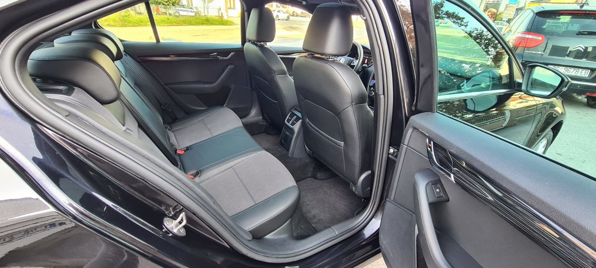 Škoda Octavia 1.6 TDI-FULL BUSINES OPREMA,Panorama,Virtualni cockpit,Navigacija,Kamera, fotografija 9