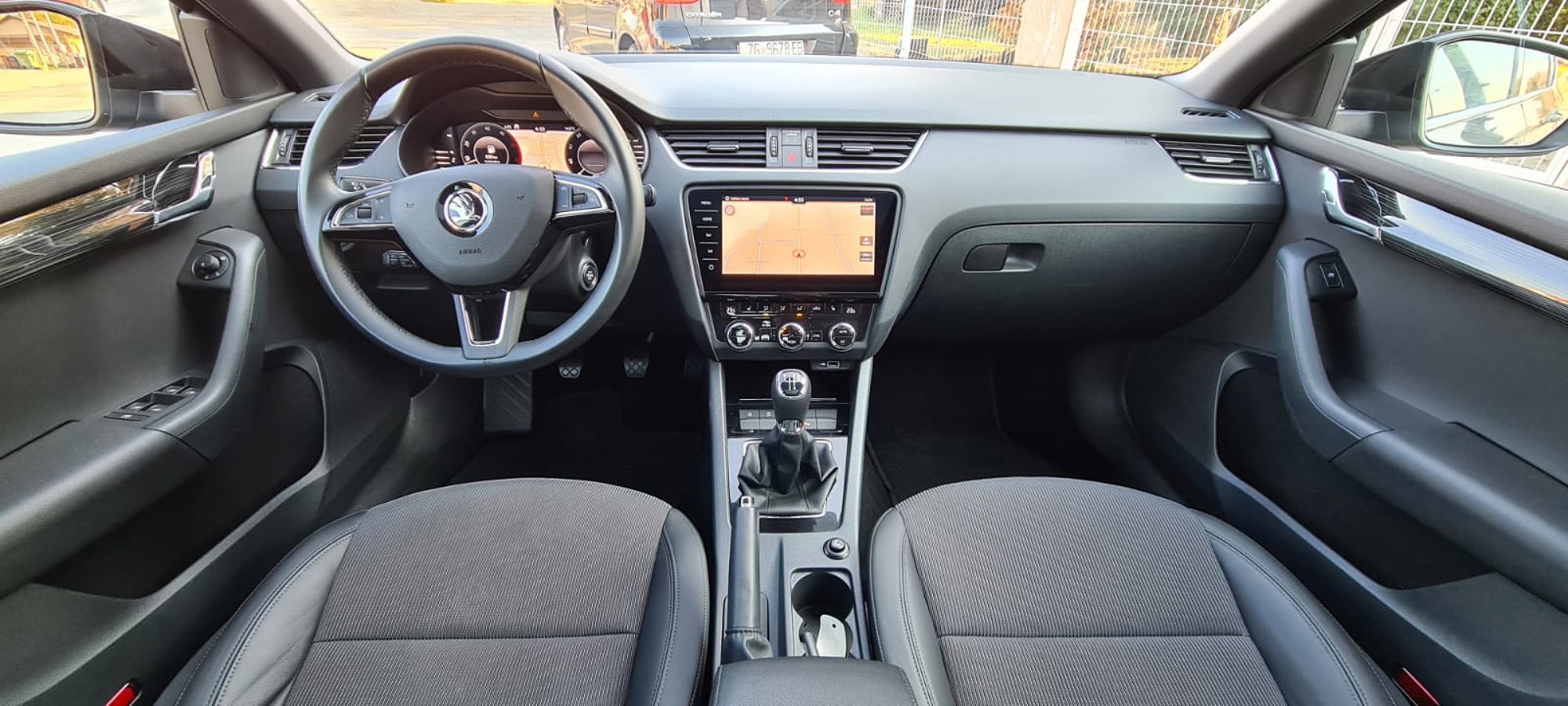 Škoda Octavia 1.6 TDI-FULL BUSINES OPREMA,Panorama,Virtualni cockpit,Navigacija,Kamera, fotografija 11