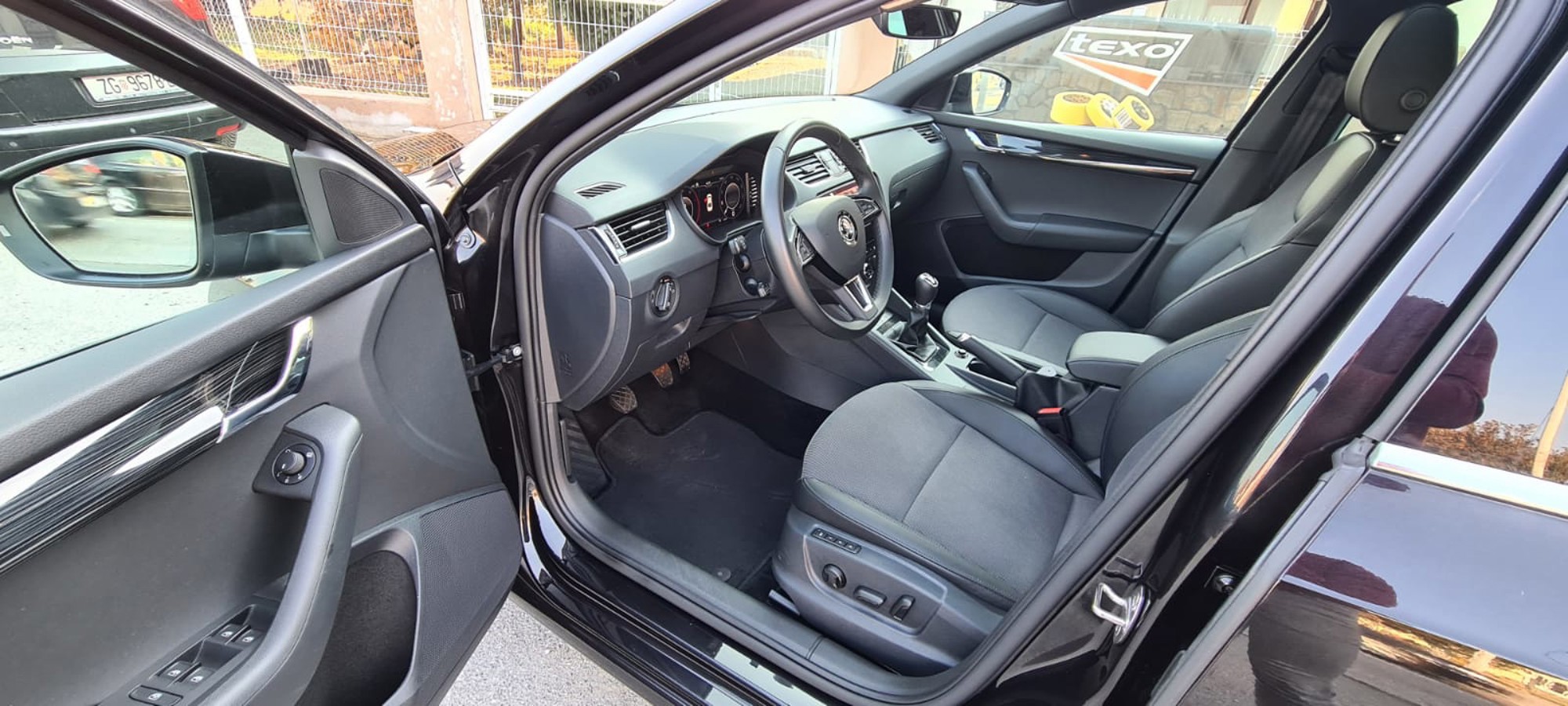 Škoda Octavia 1.6 TDI-FULL BUSINES OPREMA,Panorama,Virtualni cockpit,Navigacija,Kamera, fotografija 6