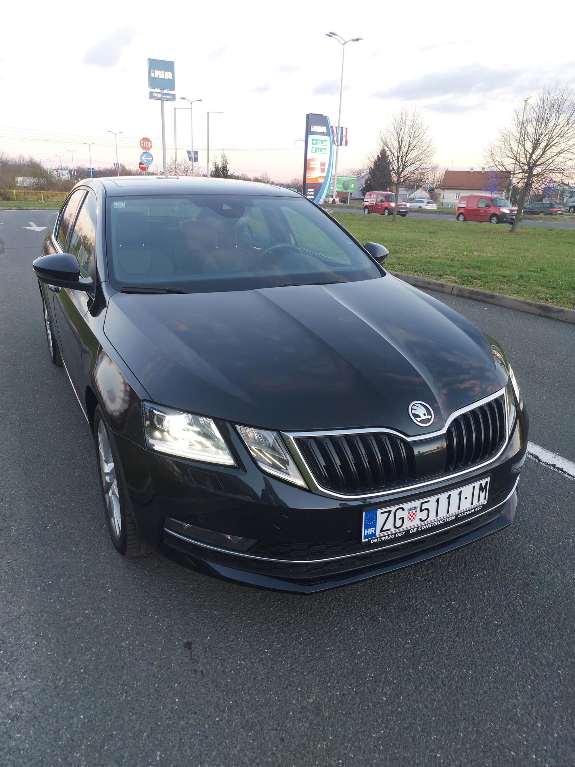 Škoda Octavia 1.6 TDI-FULL BUSINES OPREMA,Panorama,Virtualni cockpit,Navigacija,Kamera, fotografija 2