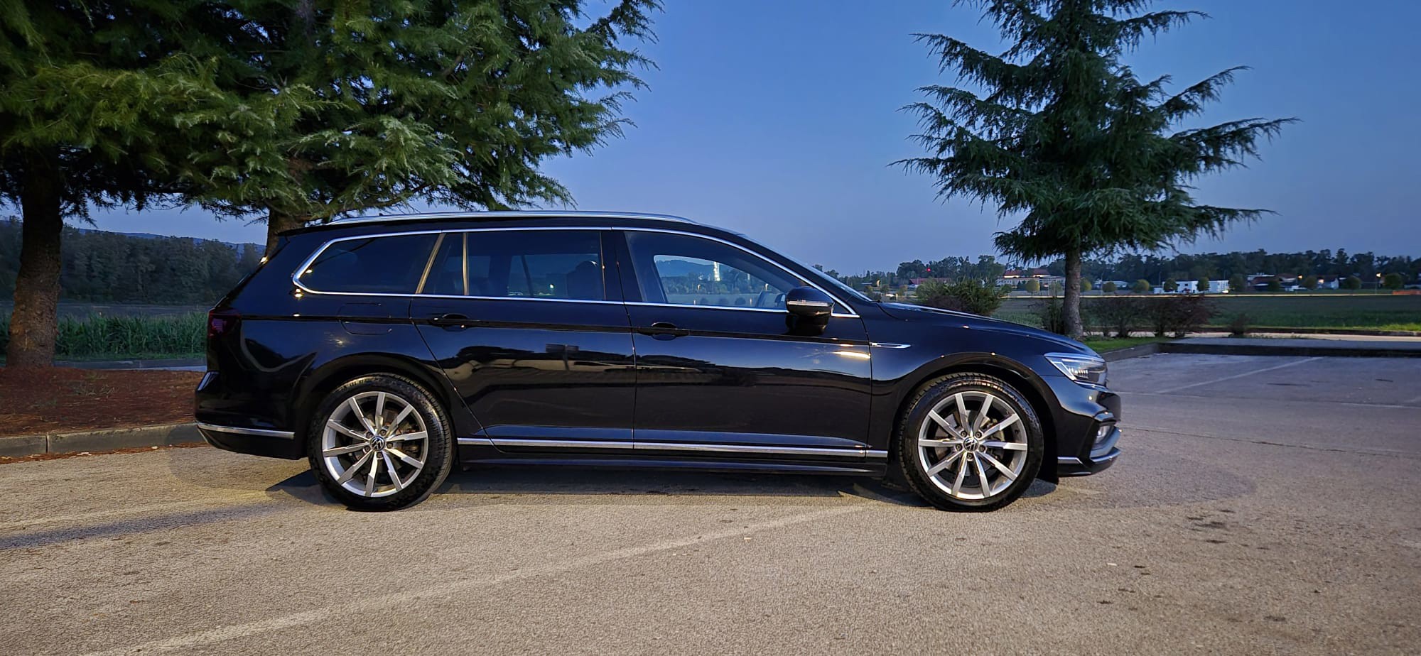 VW Passat Variant 2.0 TDI 200KS R-LINE / WEBASTO / HK / PANO / MATRIX, fotografija 4