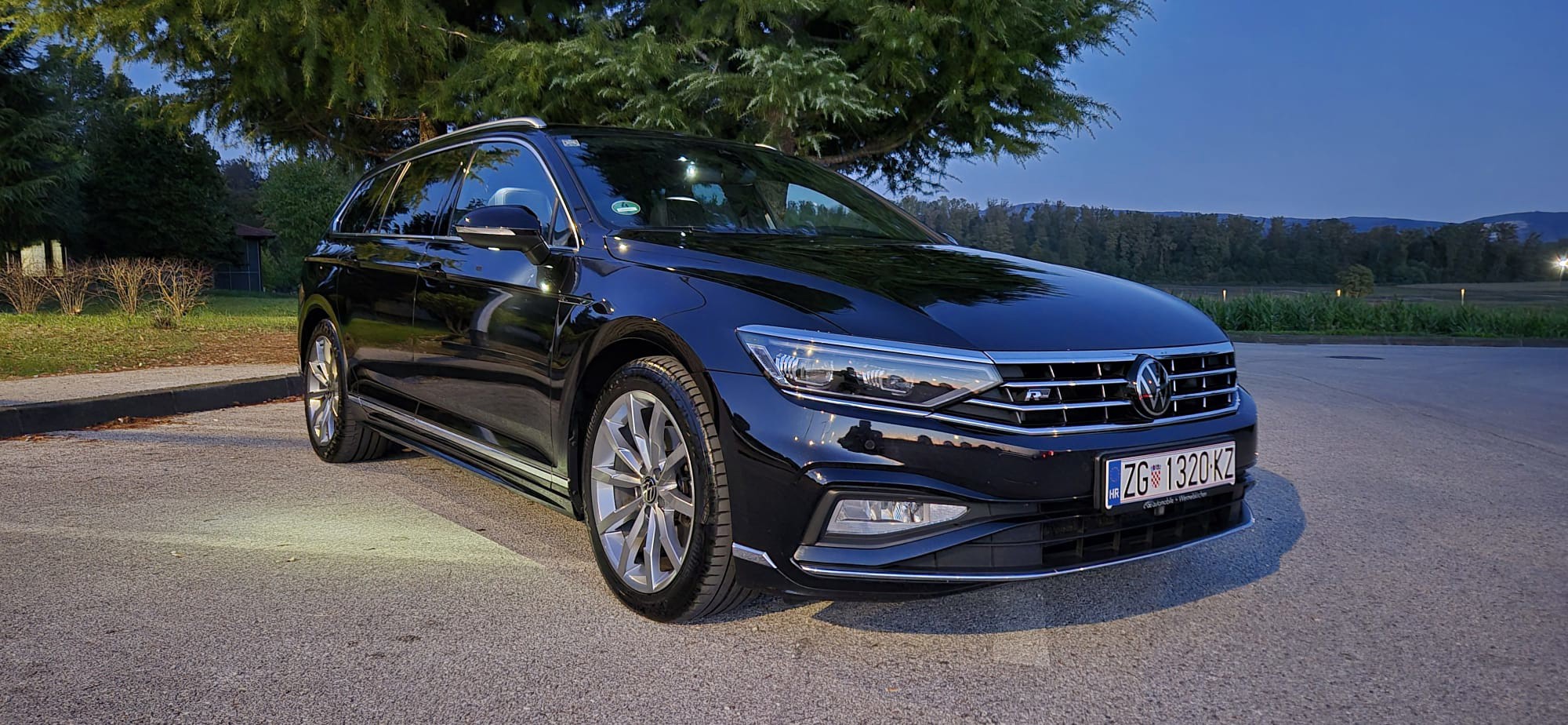 VW Passat Variant 2.0 TDI 200KS R-LINE / WEBASTO / HK / PANO / MATRIX, fotografija 2