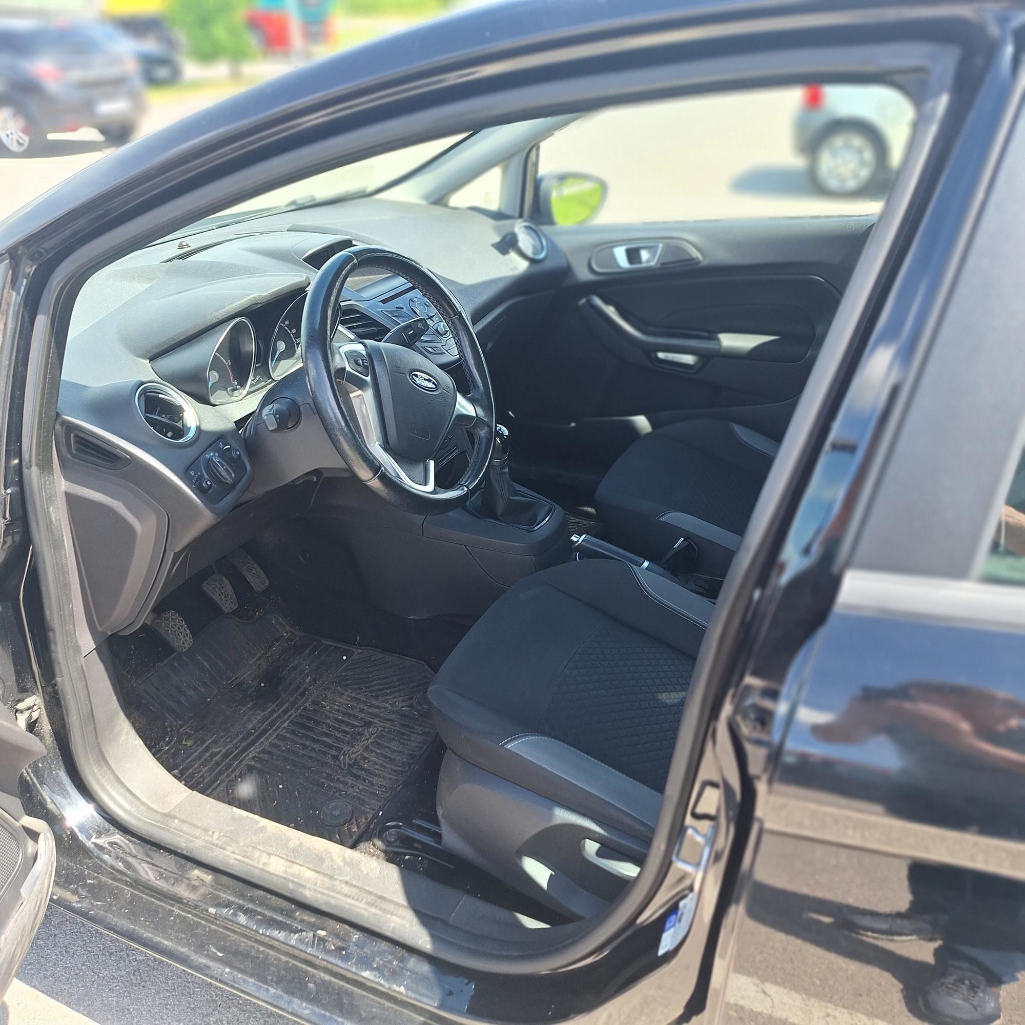 Ford Fiesta 1.5 tdci, fotografija 3