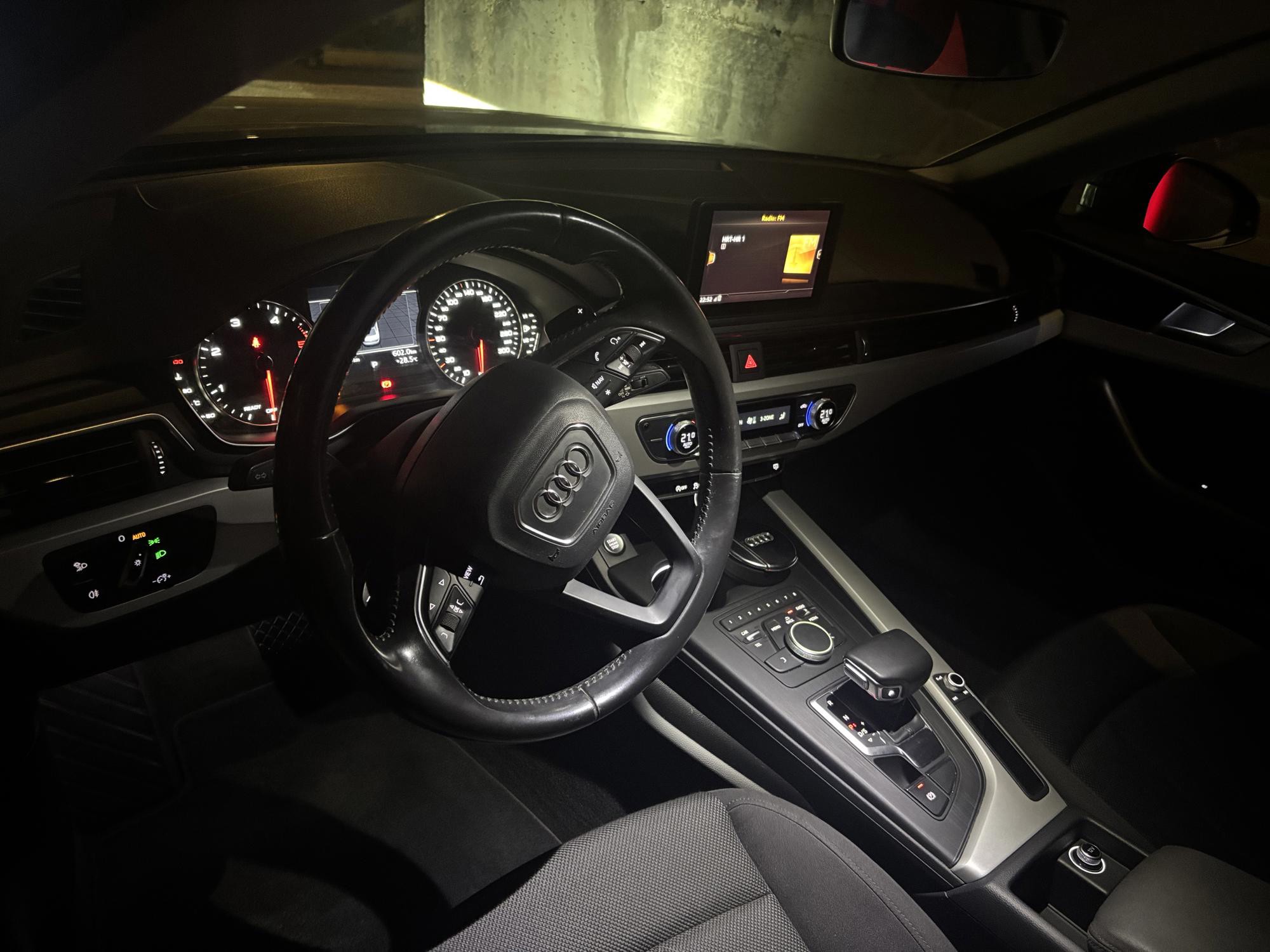 Audi A4 2016.god 135000 km registriran 08/27 kupljen u Hrvatskoj, fotografija 2