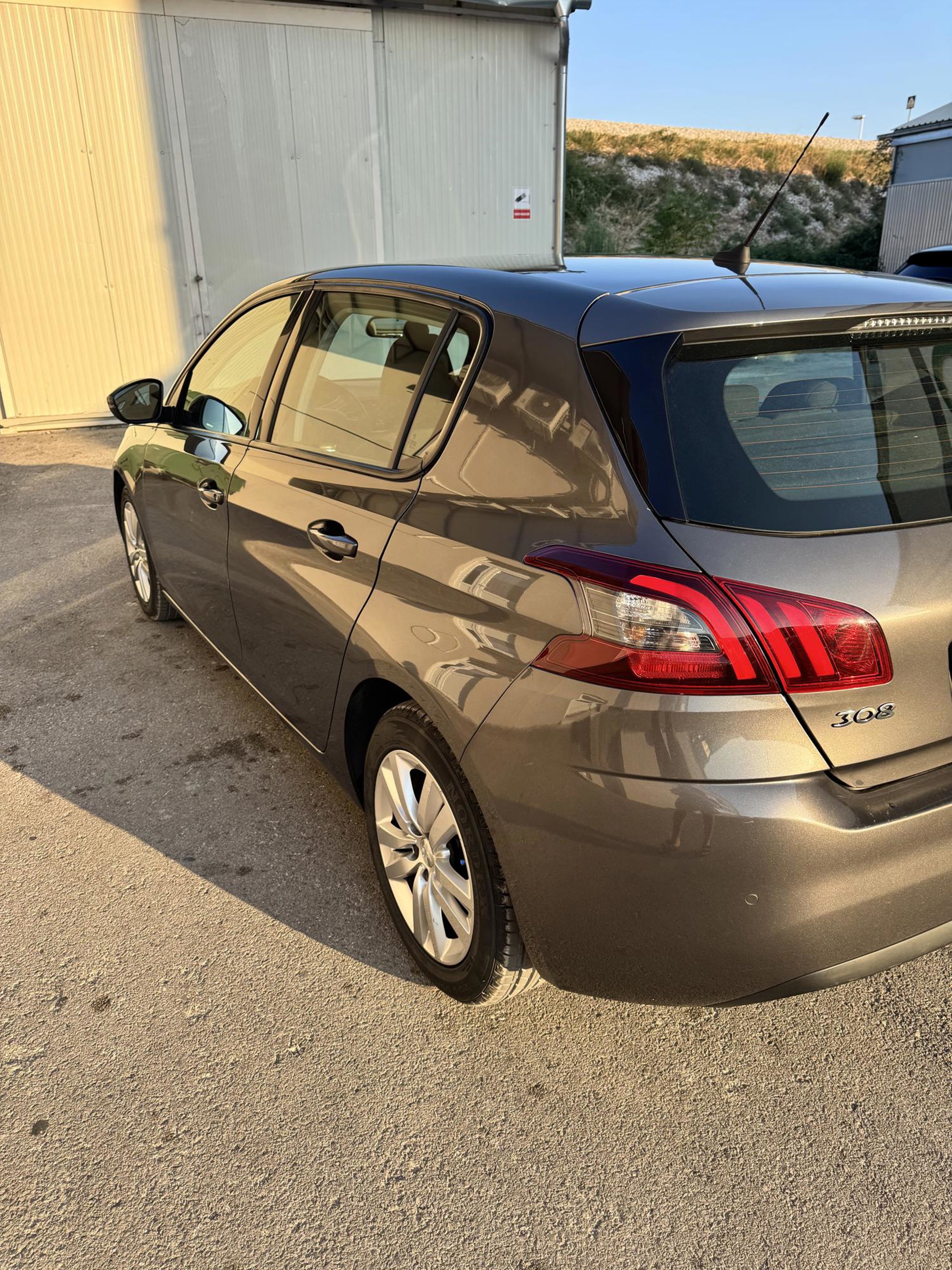 Peugeot 308 2019.god, fotografija 3
