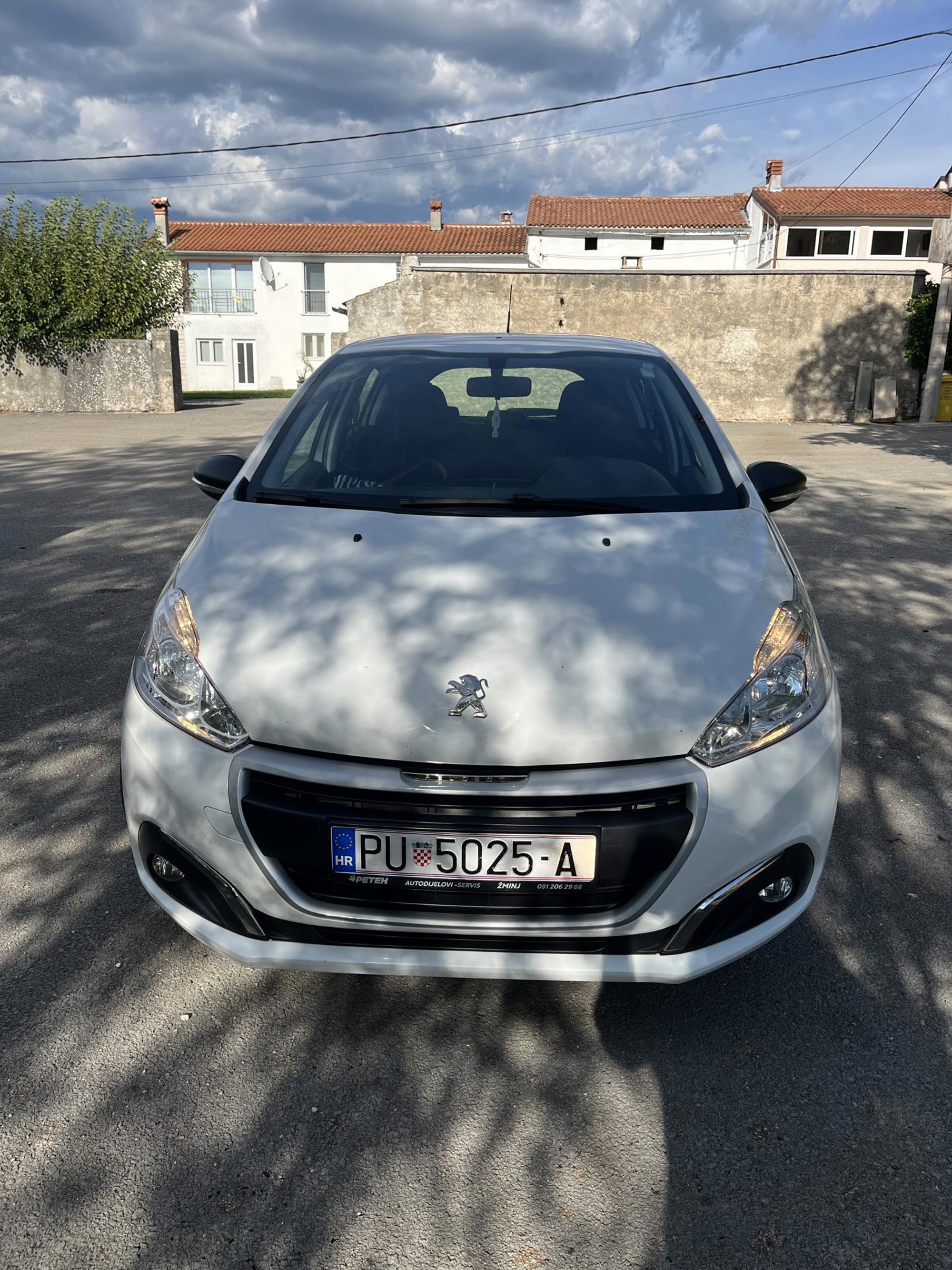 Peugeot 208 1.6 Blue HDi, fotografija 4