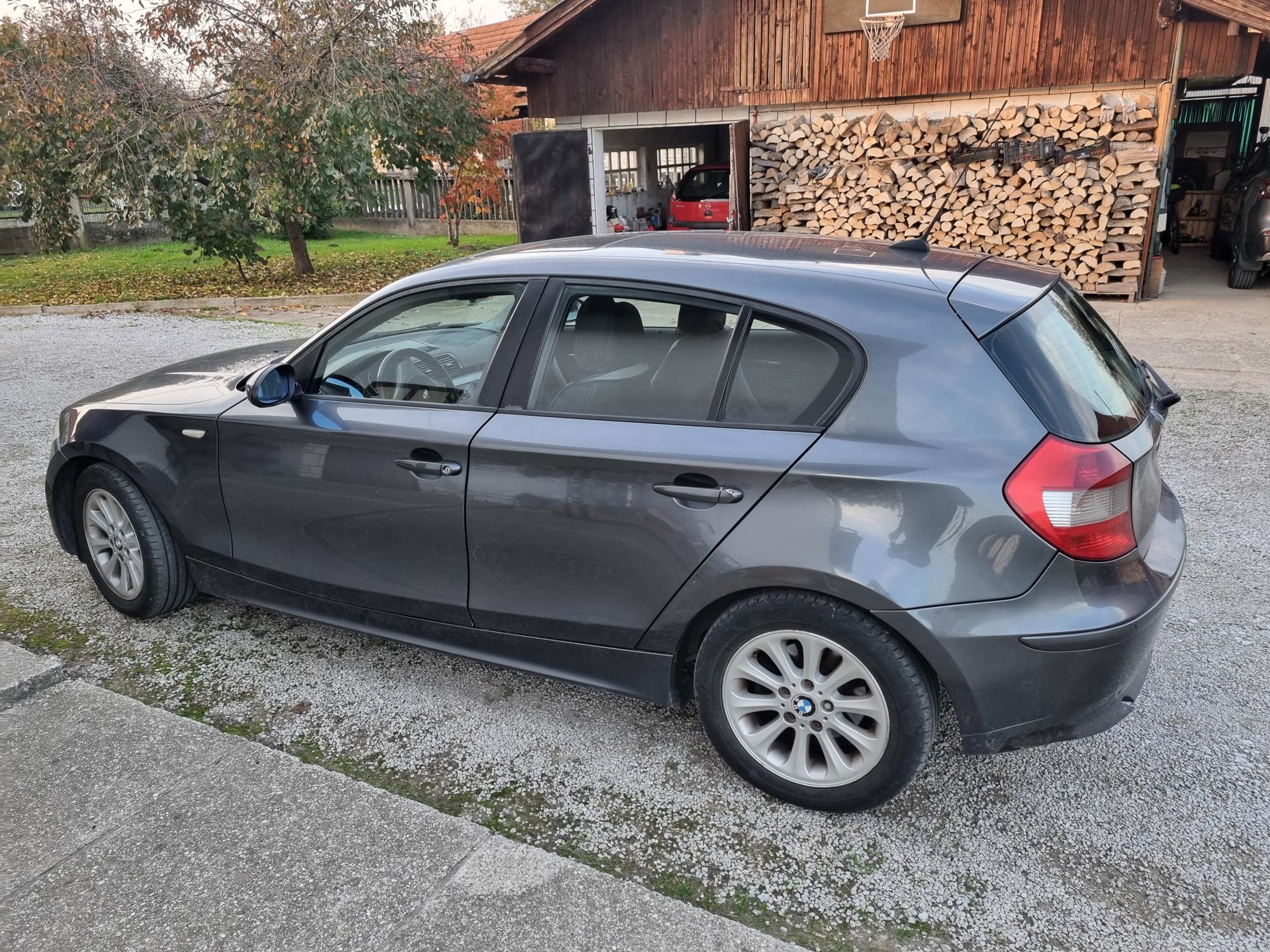 BMW 118D , 2.0 TDI , 2006.g. 145 ks , šiber , reg. do 5. mj. 2027. □g. 320tkm., fotografija 3