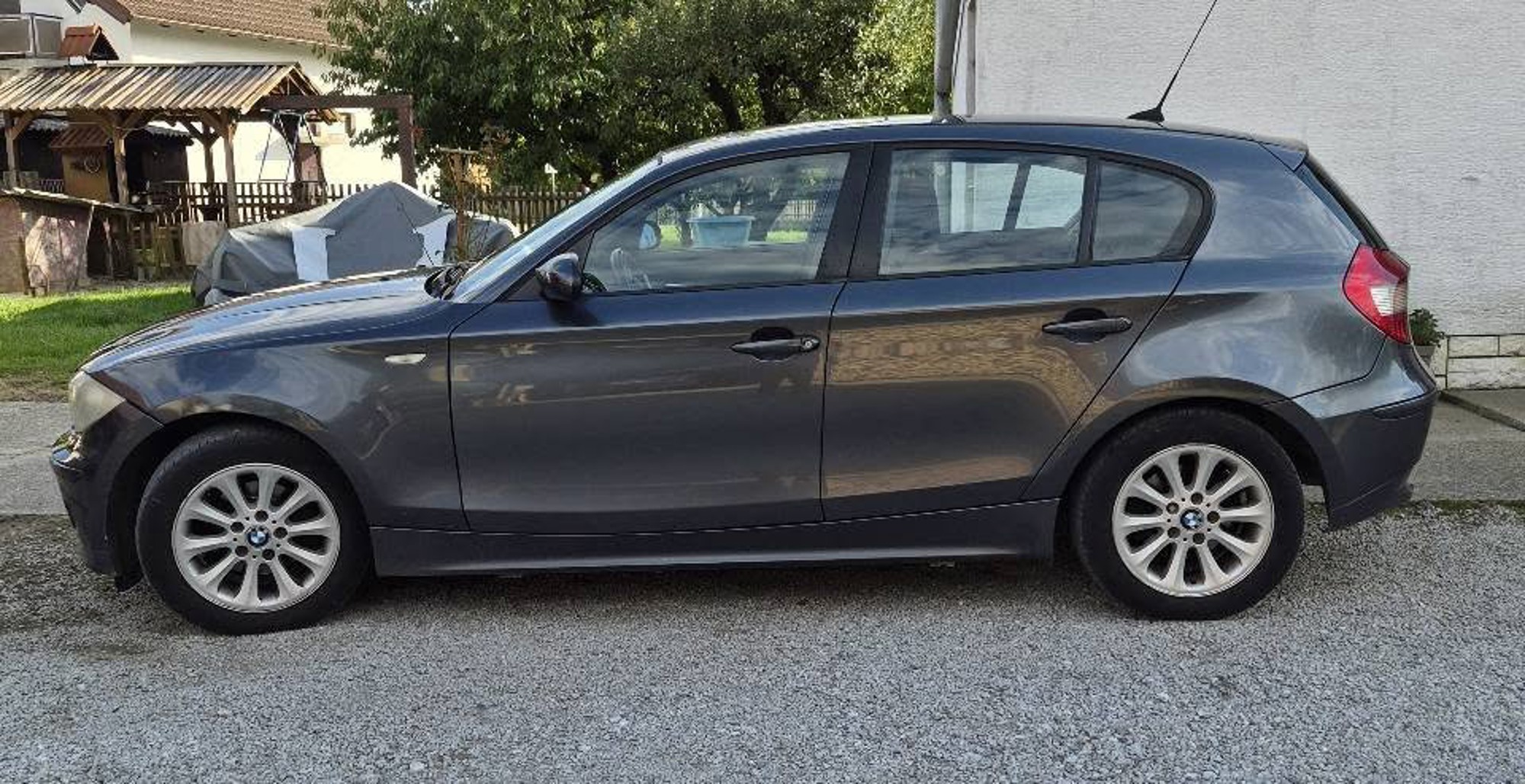 BMW 118D , 2.0 TDI , 2006.g. 145 ks , šiber , reg. do 5. mj. 2027. □g. 320tkm., fotografija 2