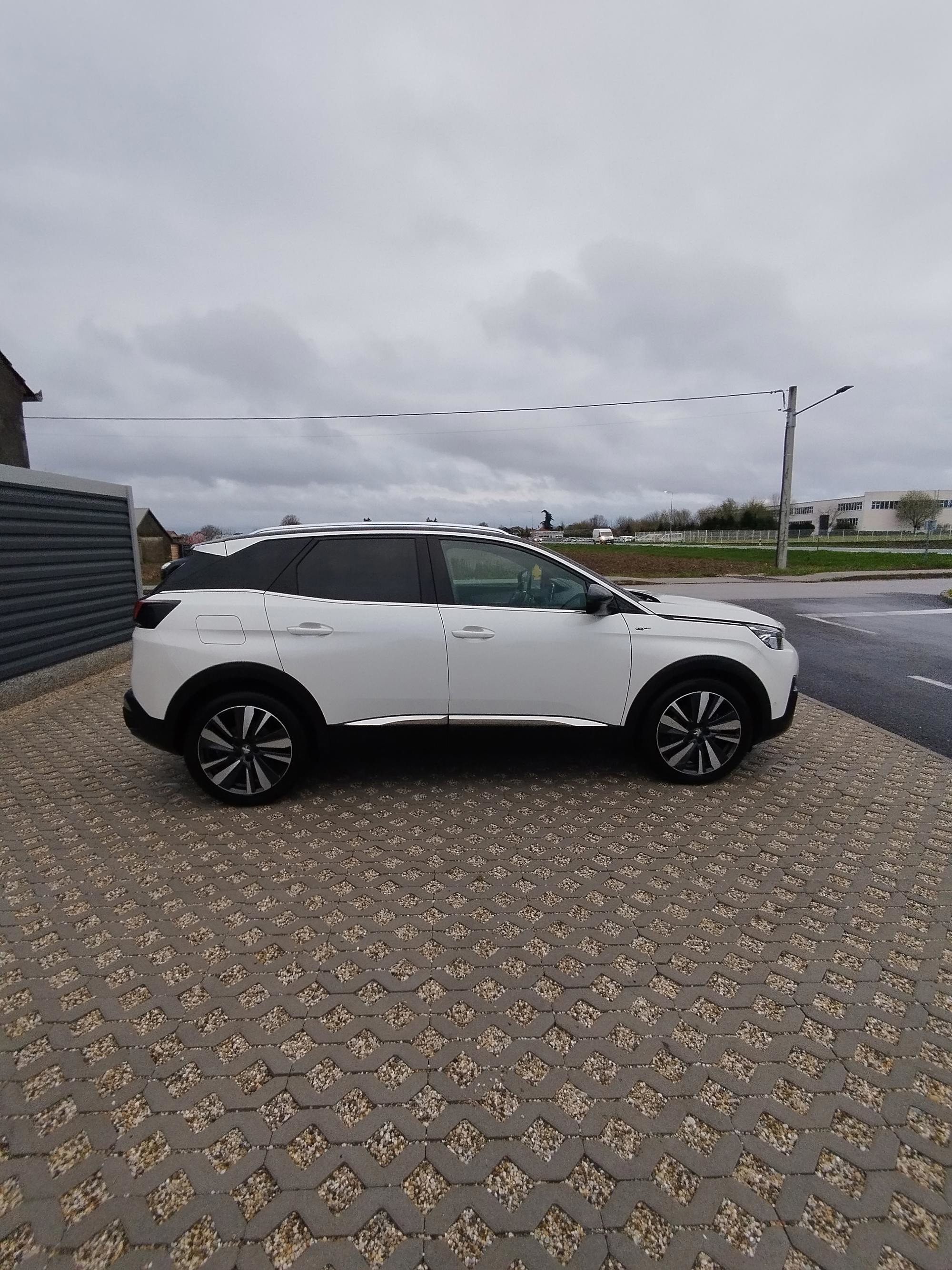 Peugeot 3008gt 2.0 bluehdi 2020g 180ks at HITNO, fotografija 3