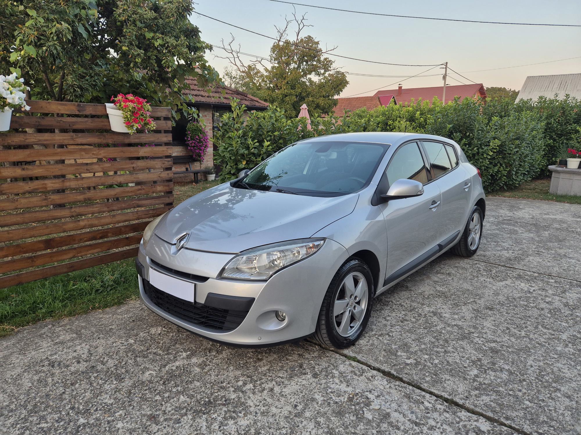 RENAULT MEGANE 1.5 DCi - DIESEL - REG 1 GODINU - VRLO UŠČUVAN -, fotografija 4
