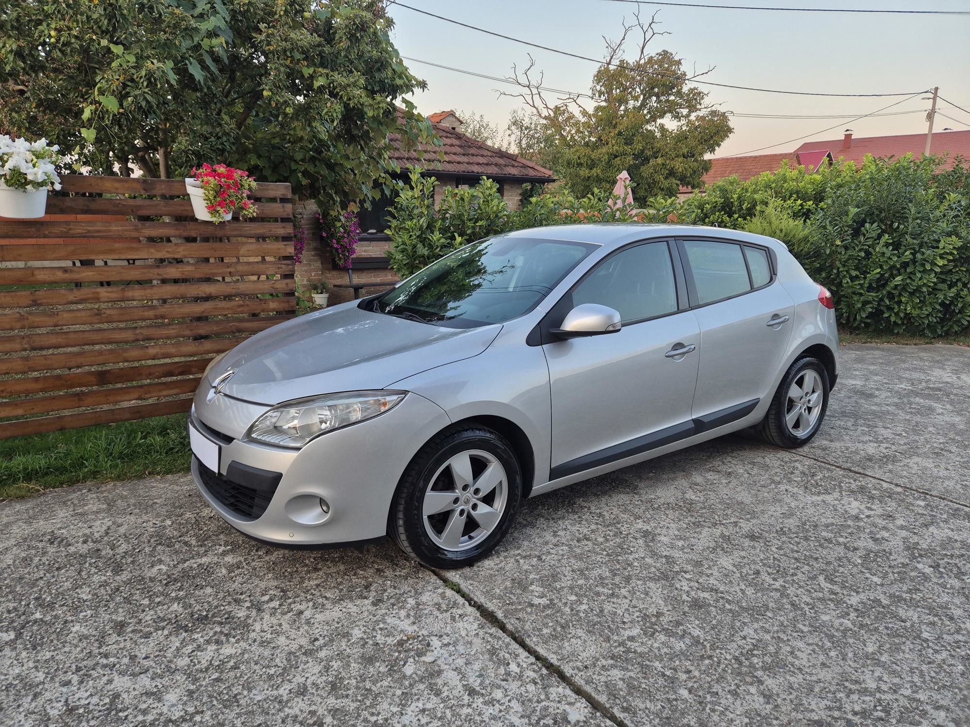 RENAULT MEGANE 1.5 DCi - DIESEL - REG 1 GODINU - VRLO UŠČUVAN -, fotografija 2