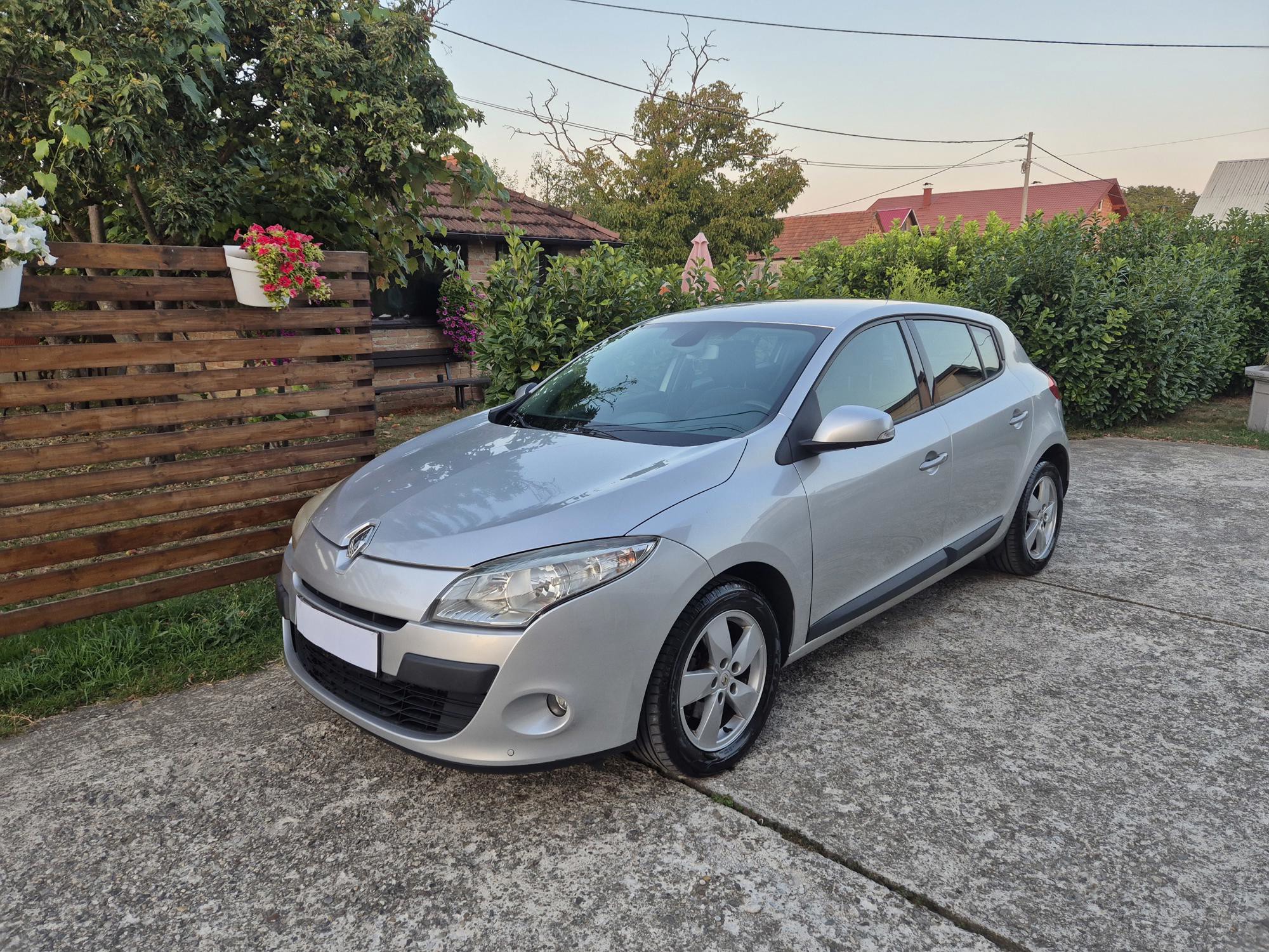 RENAULT MEGANE 1.5 DCi - DIESEL - REG 1 GODINU - VRLO UŠČUVAN -, fotografija 3