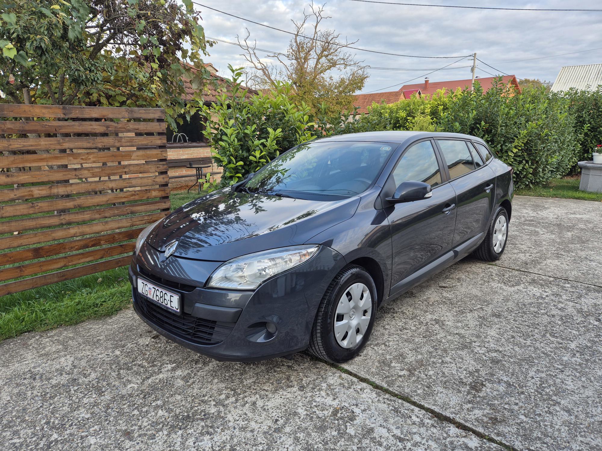 RENAULT MEGANE GRANDTOUR 1.6 16V - 2011g - BENZIN + LPG - REG 4/2027 - ODLIČAN - NIJE UVOZ-, fotografija 3