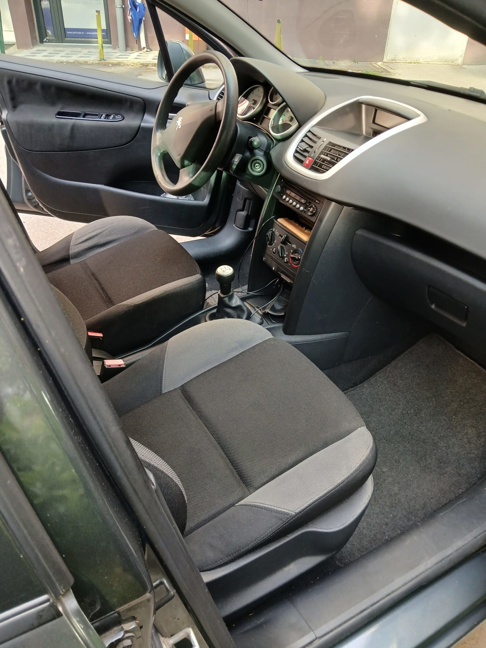Peugeot 207 1.4, fotografija 3