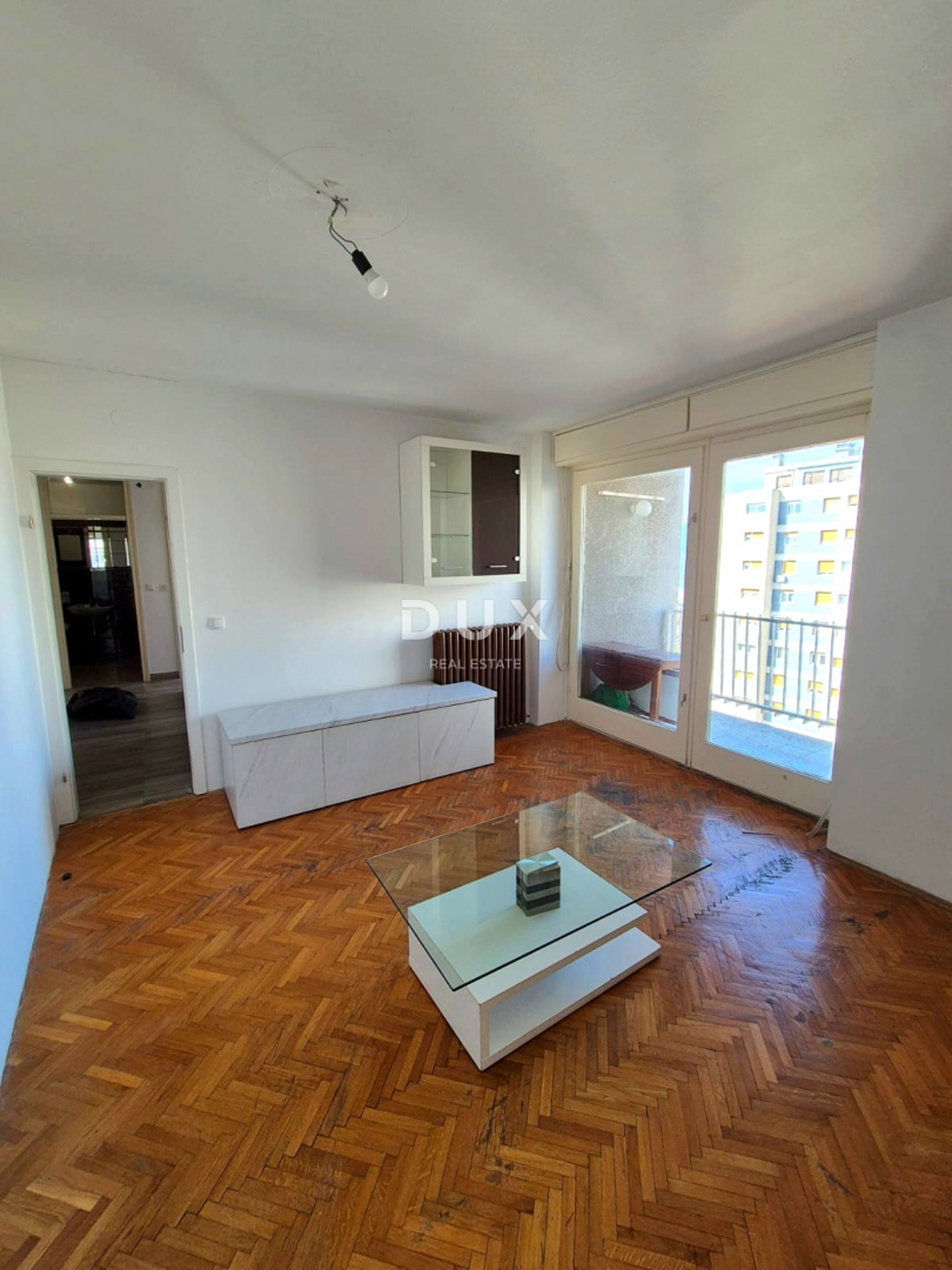 RIJEKA, KRIMEJA - PRILIKA 3SKL s lođom i pogledom na more — slika 1