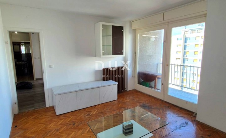 RIJEKA, KRIMEJA - PRILIKA 3SKL s lođom i pogledom na more