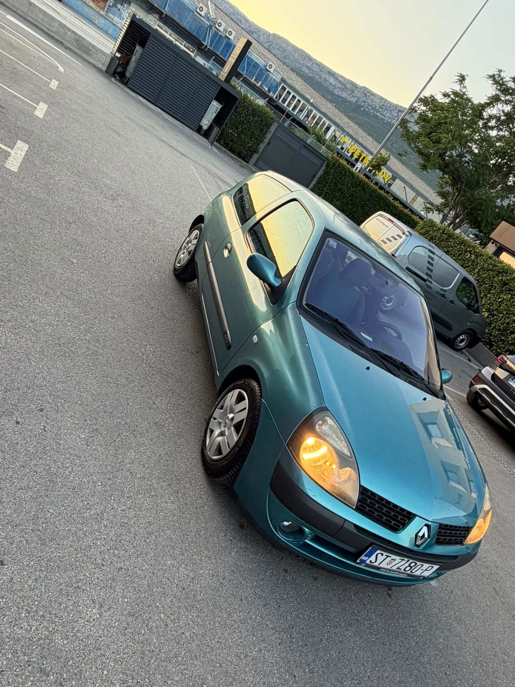 Prodajem Renault Clio 1.5 dci, fotografija 2