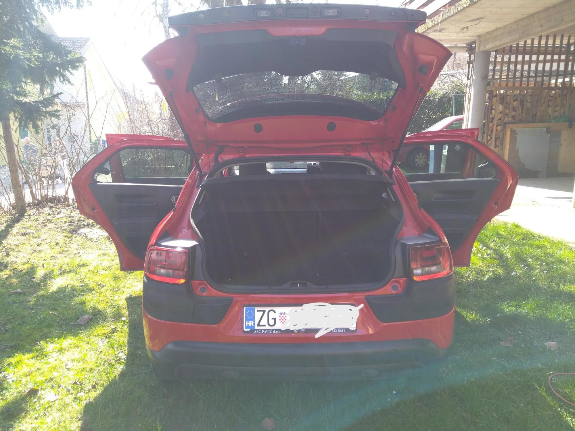 Citroën C4 Cactus 1,2 VTi, fotografija 2