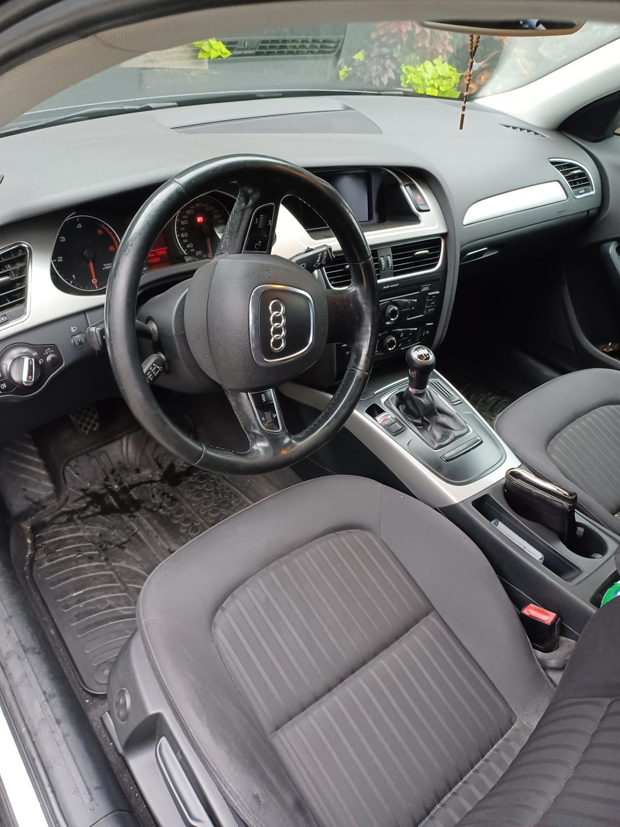 Audi A4 Avant 2,0 TDI, fotografija 5