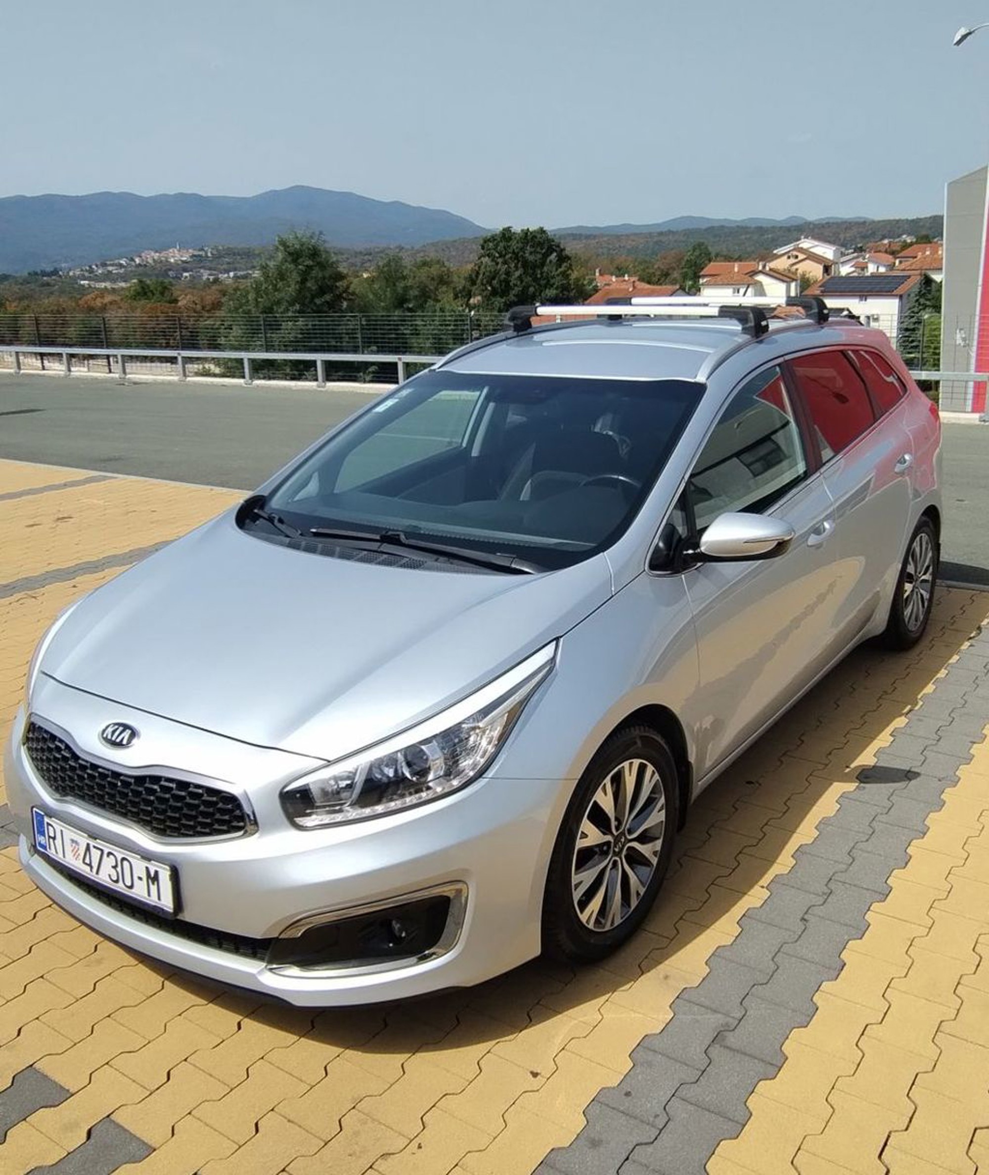 Kia Cee'd 2017. god, karavan, kompletna servisna povijest, parking kamera, fotografija 1