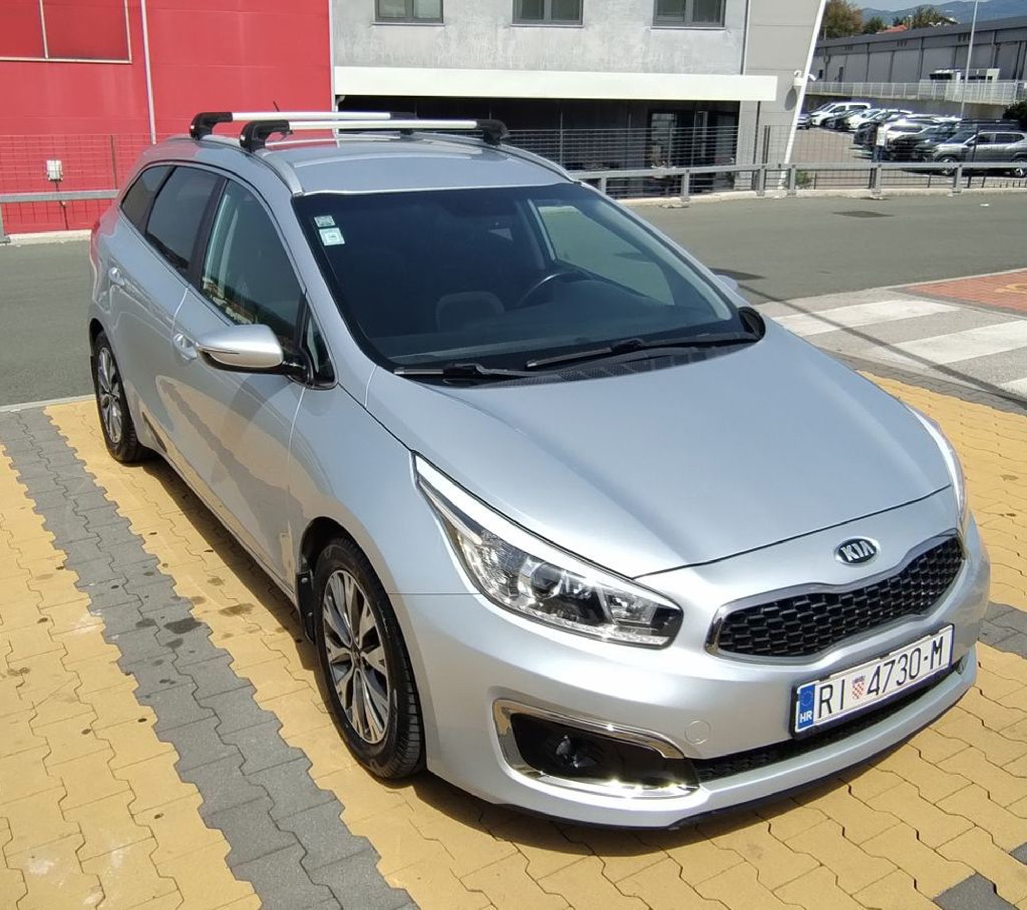 Kia Cee'd 2017. god, karavan, kompletna servisna povijest, parking kamera, fotografija 3