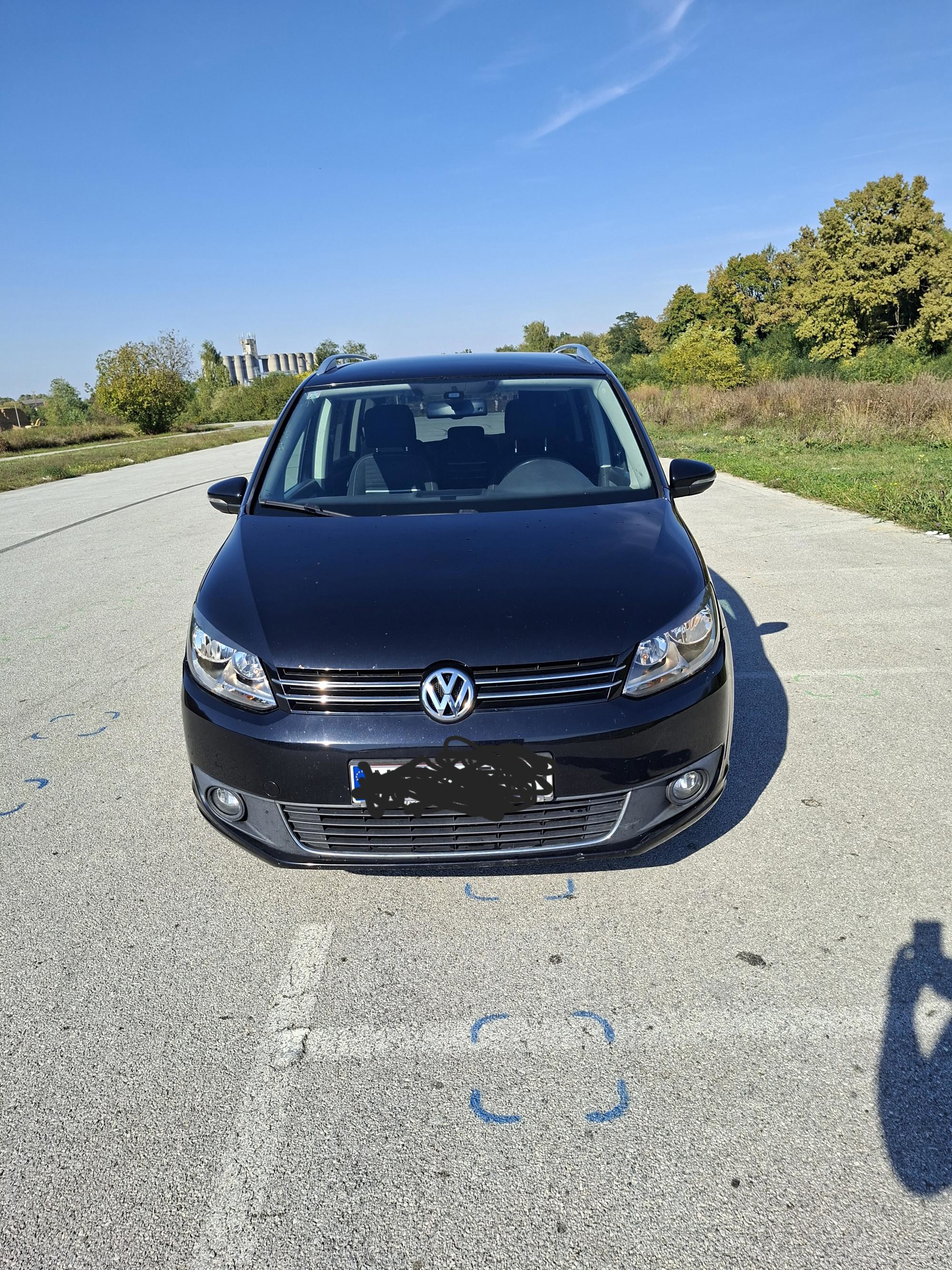 Volkswagen Touran 2014. god, 7 sjedala, automatska klima, cup oprema,nove gume,07.27 reg., fotografija 3