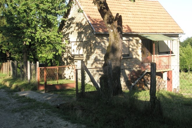 Kuća s imanjem u općini Sunja