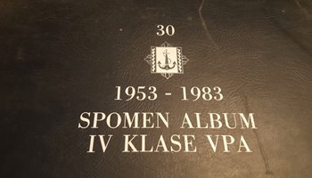 Spomen album IV klase VPA Mornarica JRM