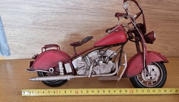 Stari limeni model Harley