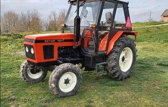 Traktor Zetor 7011