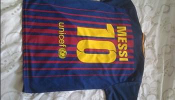 Messi, 10, Barcelonin dres