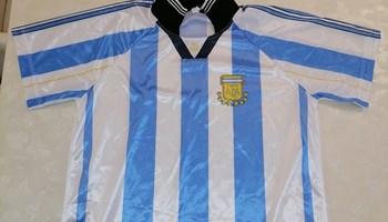Sportski dres \"Nogometne reprezentacije Argentine\" iz 1998. godine