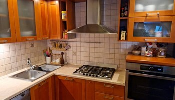 Prodajem kuhinju sa aparatima 1500 €