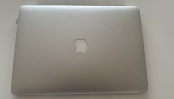 MacBook Air PRILIKA! U odličnom stanju