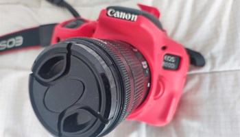 Canon EOS 800D sa 18 - 55 objektivom u kompletu