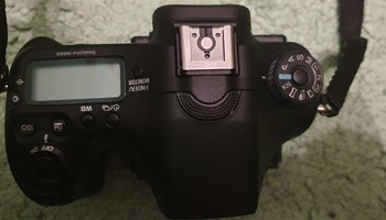 Sony alpha a68 digitalna kamera