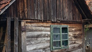 Stara hrastova drvena kuća