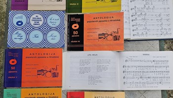 Prodajem knjige Antologija popularnih pjesama u Hrvatskoj