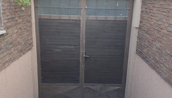 Metalna dvokrilna garažna vrata povoljno